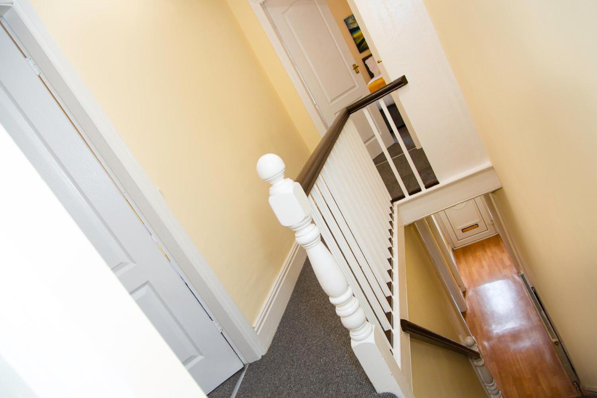 Newly Launched 3 Bedroom House With Free Parking Litherland Exterior photo