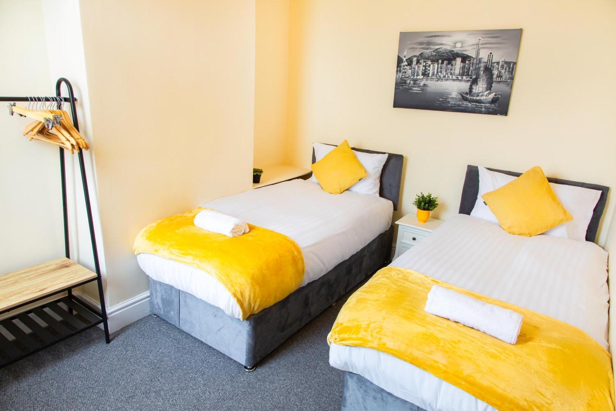 Newly Launched 3 Bedroom House With Free Parking Litherland Exterior photo